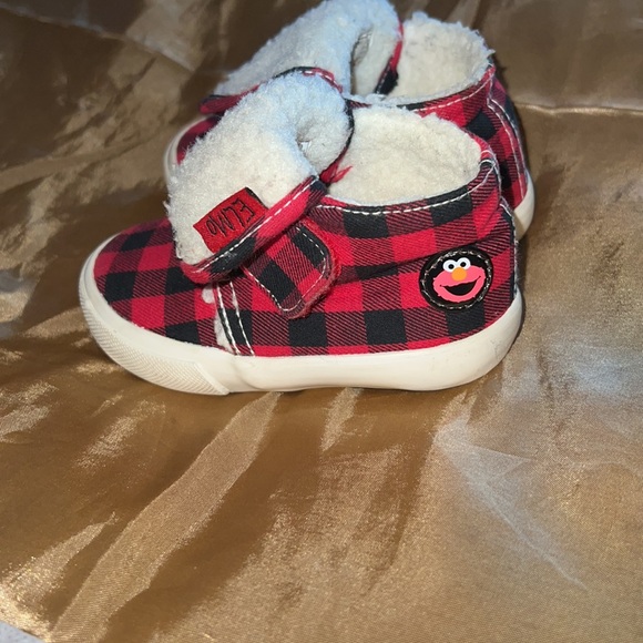 Elmo - Picture 2 of 6